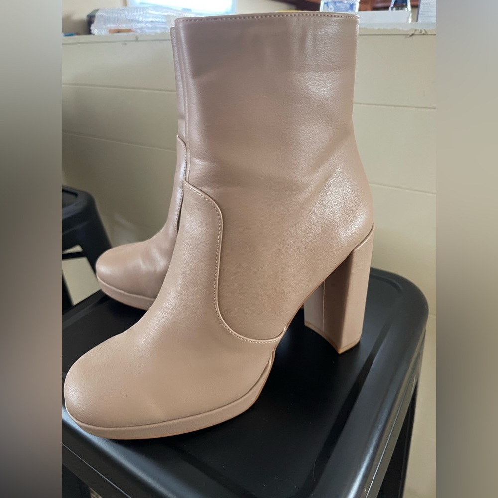 Women’s boot heels, size 8, slightly worn